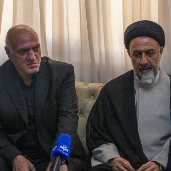 گزارش سایت اداره کل ورزش تهران از حضور در منزل شهید علی‌نسب؛ ستوده‌نژاد: وظیفه ما صیانت از این میراث گرانبهاست