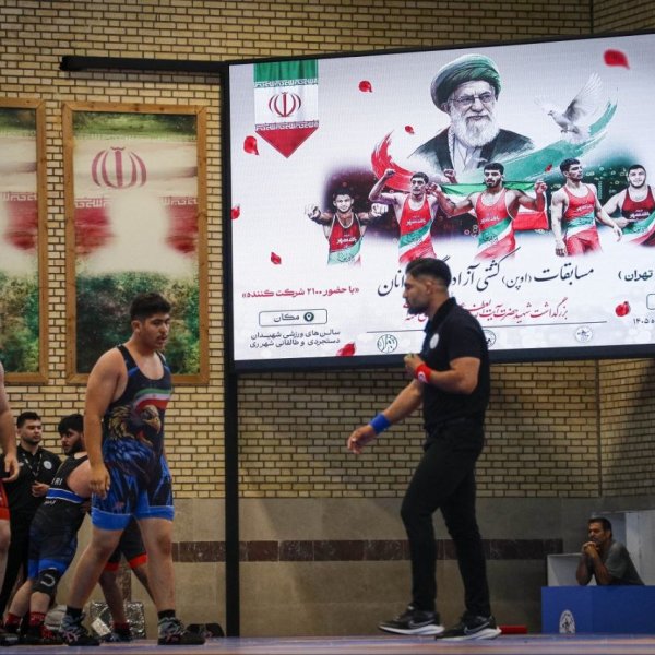 گزارش تصویری از برگزاری مسابقات انتخابی کشتی فرنگی جوانان تهران